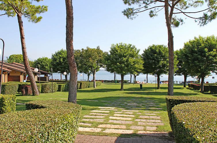 Vakantiehuis Front Lake Resort Le Corti del Lago