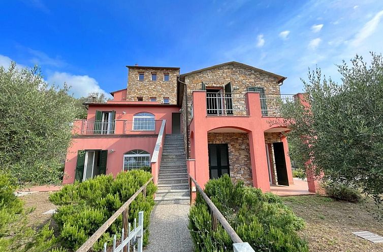 Geschakelde woning in Ligurië, Italië