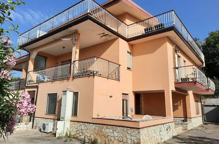 Appartement Mamurrano