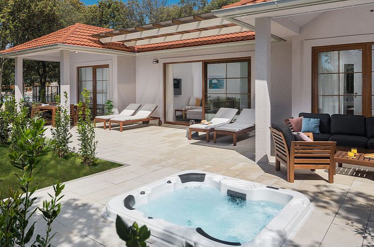 Vakantiehuis Luxury Bay Villa with private hot tub