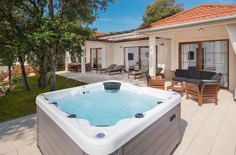 Vakantiehuis Luxury Bay Villa with private hot tub