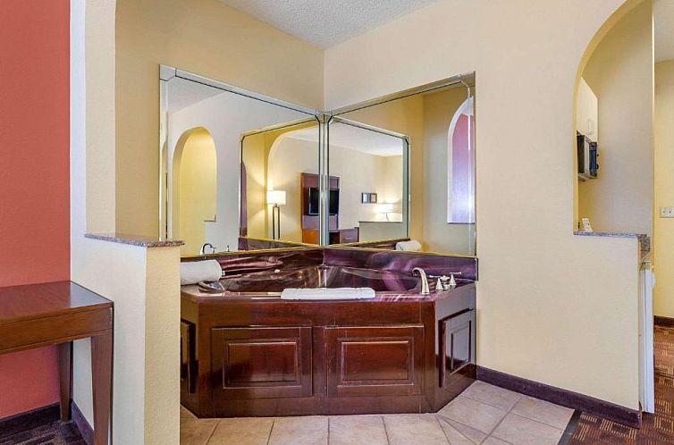 Comfort Suites Houston Galleria