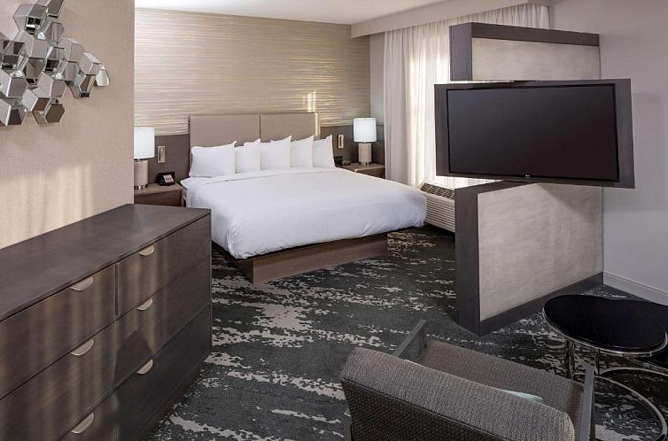 DoubleTree by Hilton Boston Logan Airport Chelsea