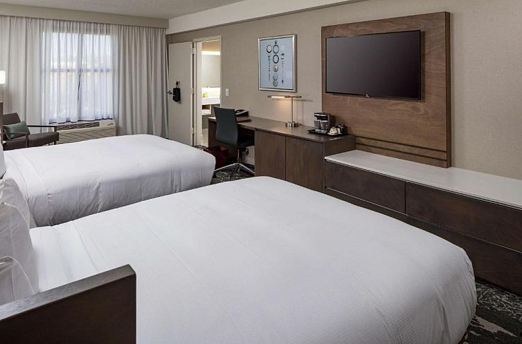 DoubleTree by Hilton Boston Logan Airport Chelsea