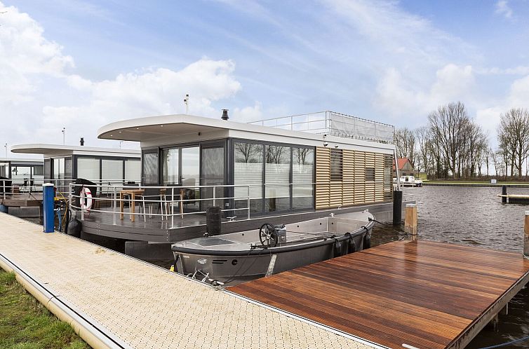 Houseboat met dakterras en eigen aanlegsteiger -