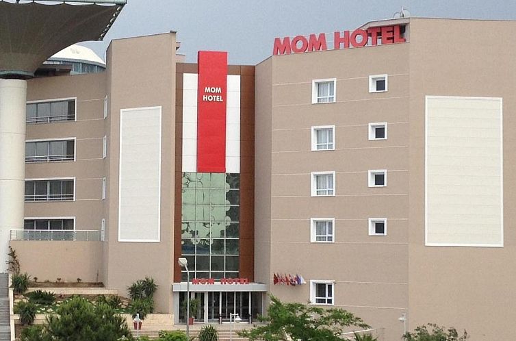 Mom Hotel