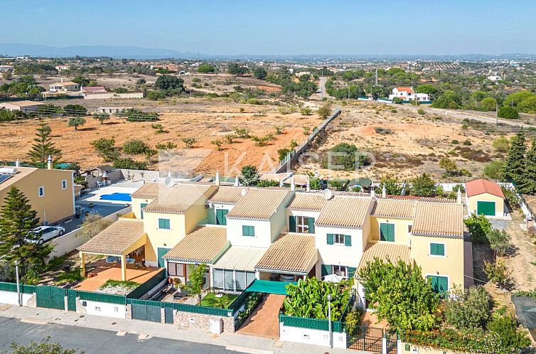 Geschakelde woning in Faro, Portugal