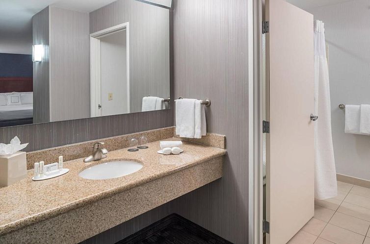 Courtyard by Marriott West Orange