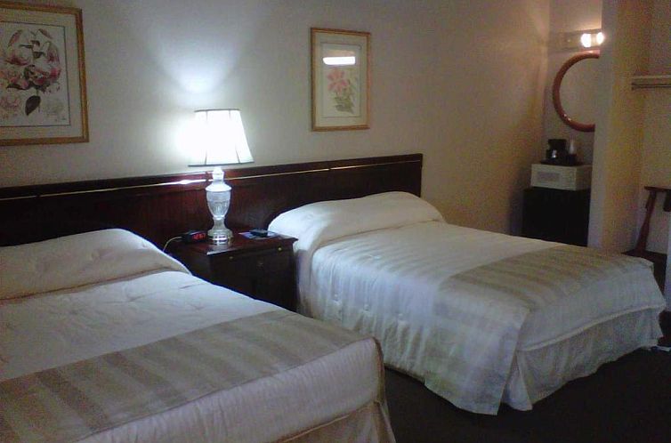 Caravelle Inn & Suites