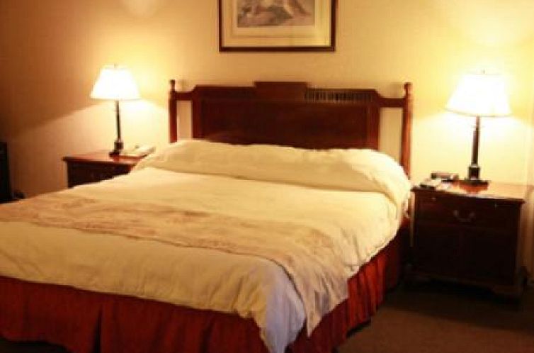 Caravelle Inn & Suites