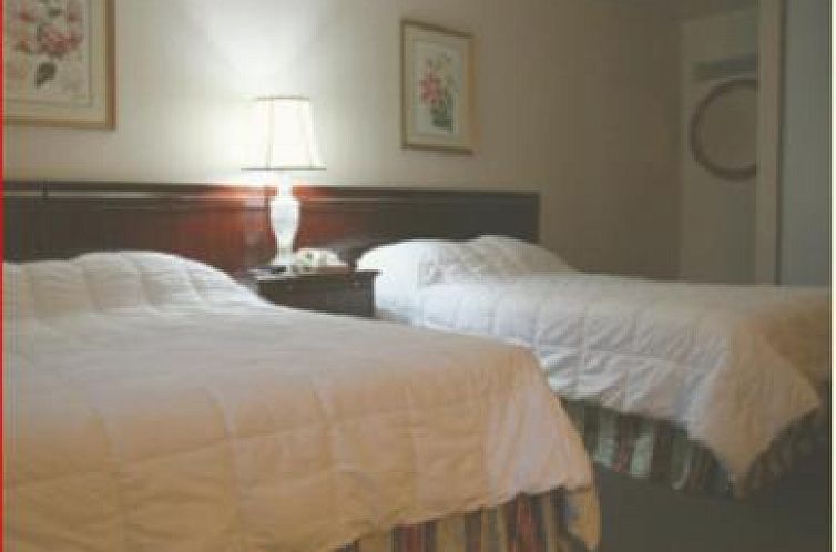 Caravelle Inn & Suites