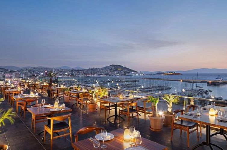 DoubleTree by Hilton Kusadasi