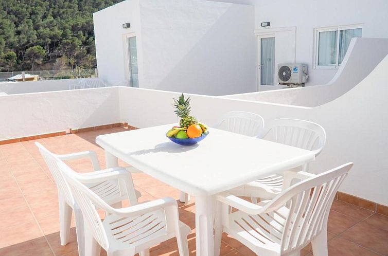 Apartamentos Cala Llonga