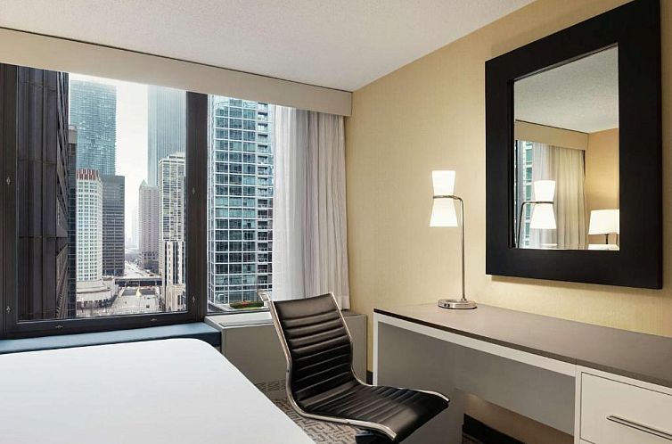 DoubleTree by Hilton Chicago Magnificent Mile