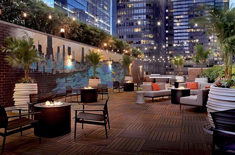 DoubleTree by Hilton Chicago Magnificent Mile