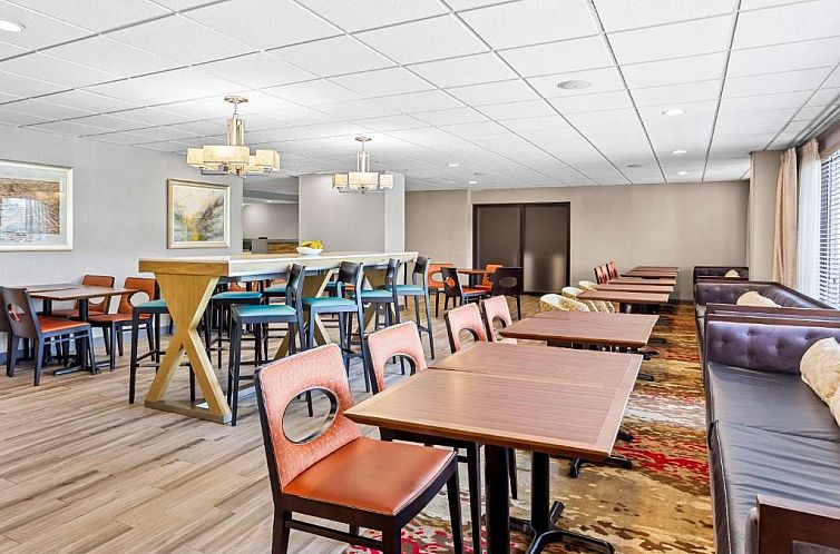 Hampton Inn Chicago-Naperville