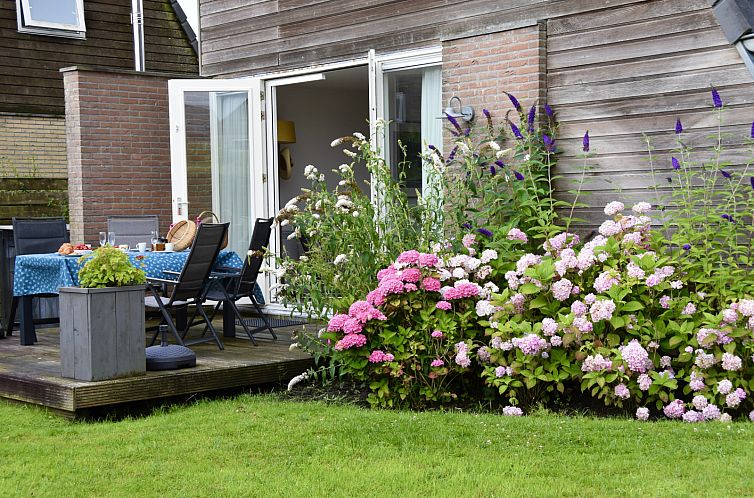 Een comfortabel vier persoons vakantiehuis met ruime tuin,