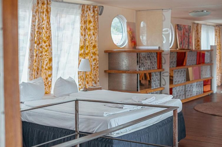 Eastern & Western Comfort Hotelboat