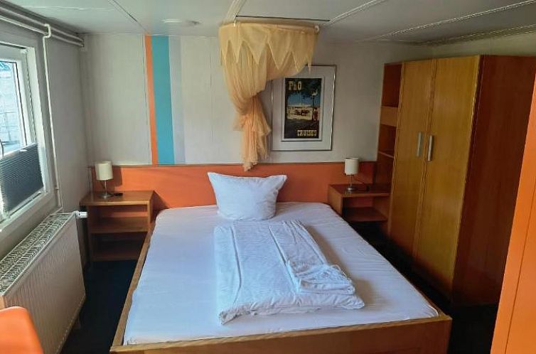 Eastern & Western Comfort Hotelboat