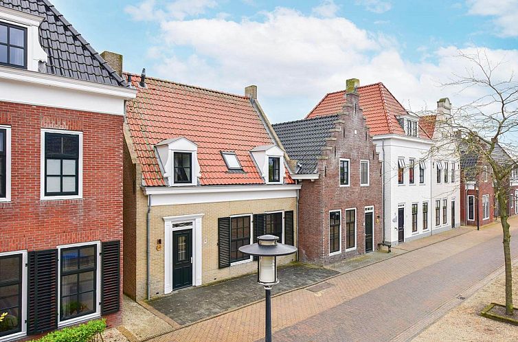 Geschakelde woning in Friesland, Nederland