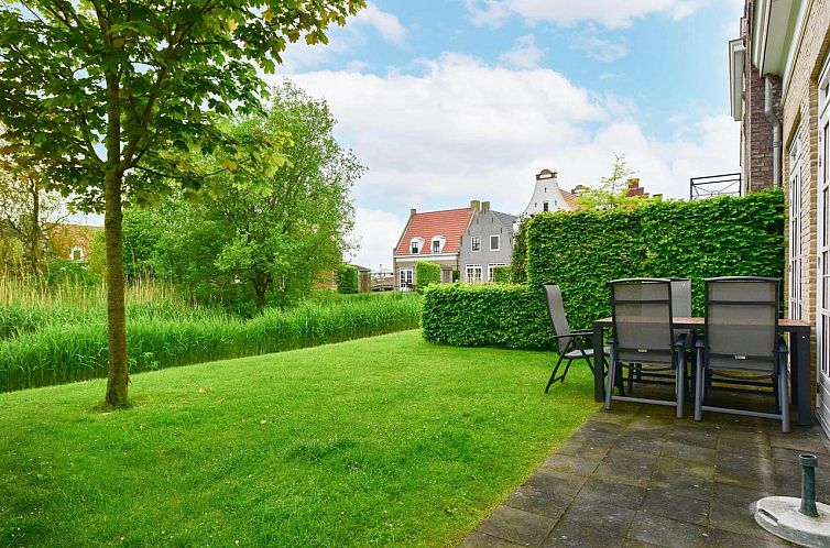 Geschakelde woning in Friesland, Nederland