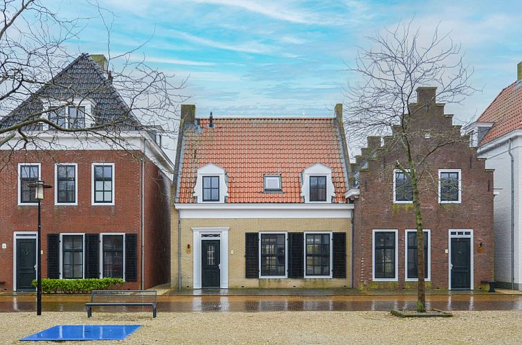 Geschakelde woning in Friesland, Nederland