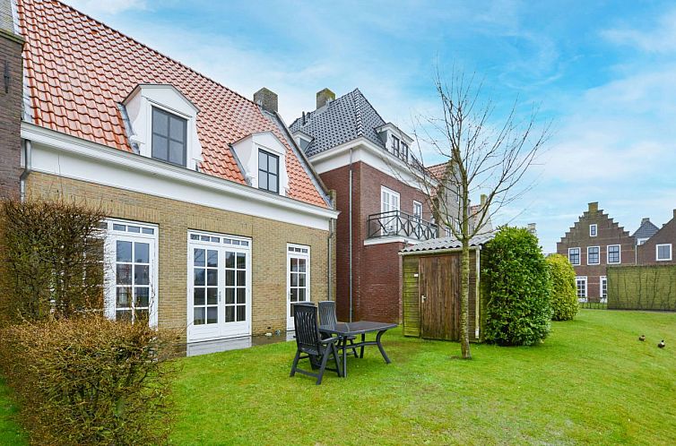 Geschakelde woning in Friesland, Nederland