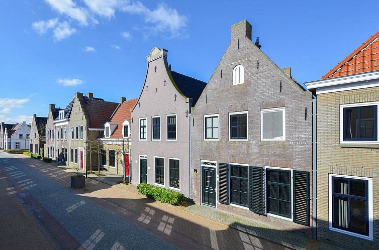 Geschakelde woning in Friesland, Nederland