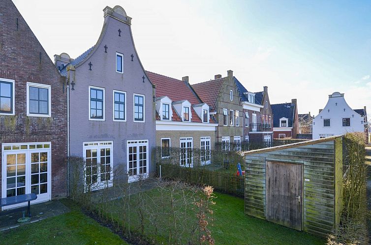 Geschakelde woning in Friesland, Nederland