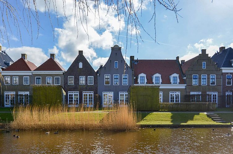 Geschakelde woning in Friesland, Nederland