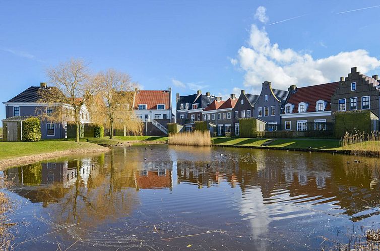 Geschakelde woning in Friesland, Nederland