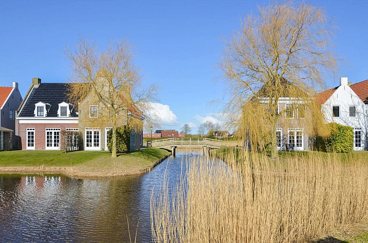 Geschakelde woning in Friesland, Nederland