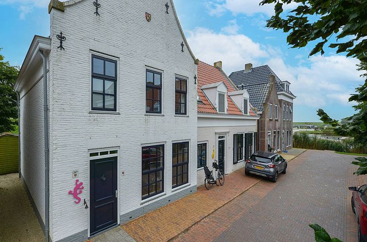 Geschakelde woning in Friesland, Nederland