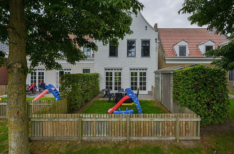 Geschakelde woning in Friesland, Nederland