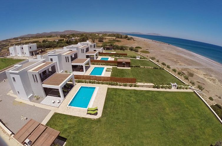 Antonoglou Beach Villas - Waterfront Luxury Retreat