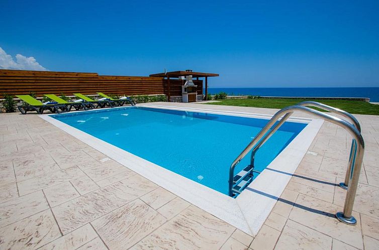 Antonoglou Beach Villas - Waterfront Luxury Retreat