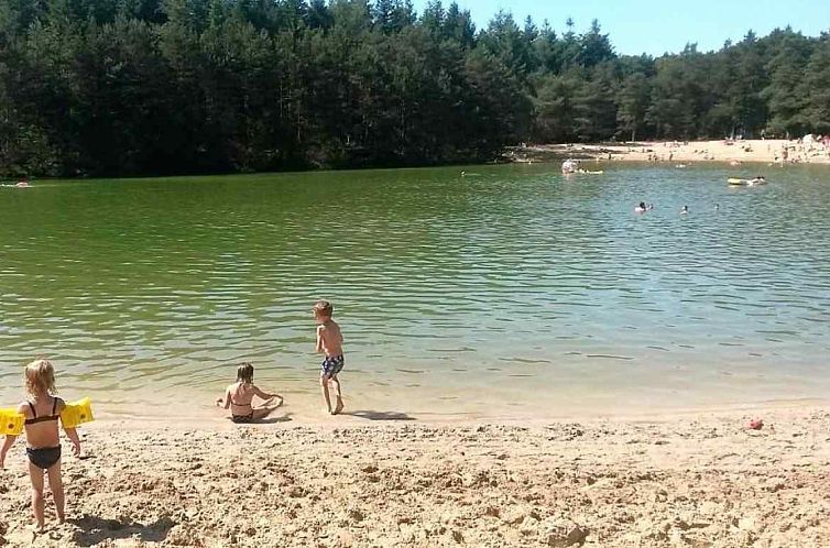 Mooi 12 persoons vakantiehuis midden in het bos in Drenthe