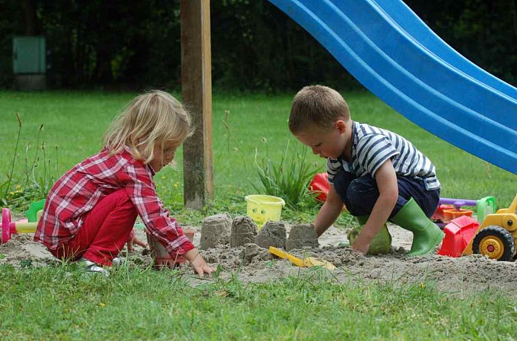 Mooi 12 persoons vakantiehuis midden in het bos in Drenthe