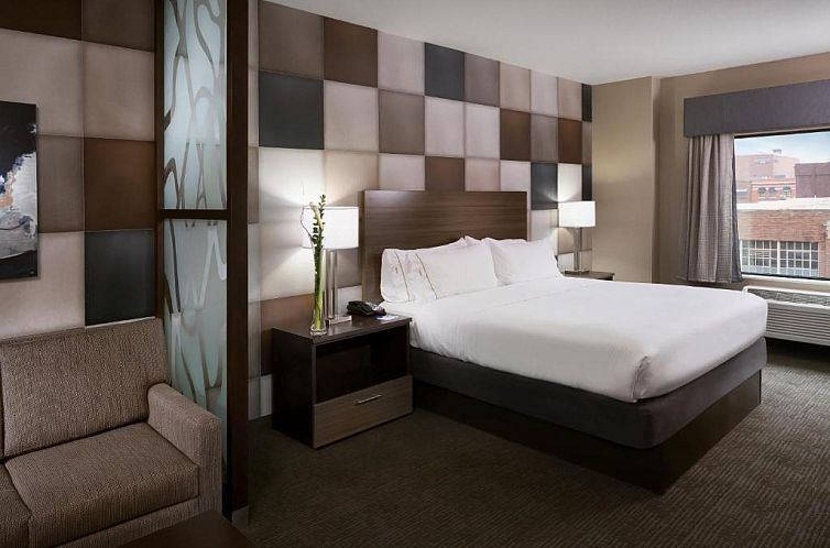 Holiday Inn Express & Suites Oklahoma City Downtown - Brickt