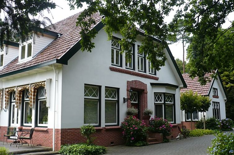 Huisje in Roden