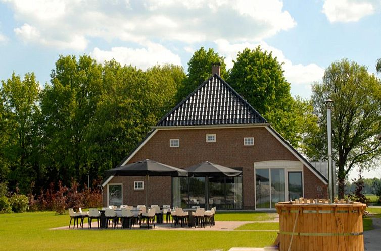 Luxe 30-persoonsgroepsaccommodatie met hottub in het