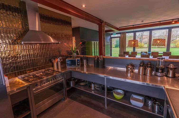 Luxe 30-persoonsgroepsaccommodatie met hottub in het