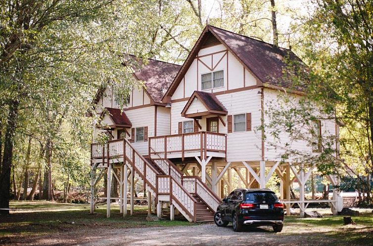 Riverbend Motel & Cabins