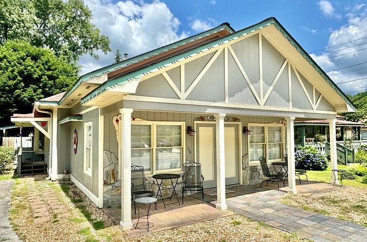 Riverbend Motel & Cabins