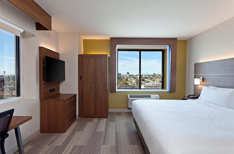 Holiday Inn Express Los Angeles LAX Airport, an IHG Hotel