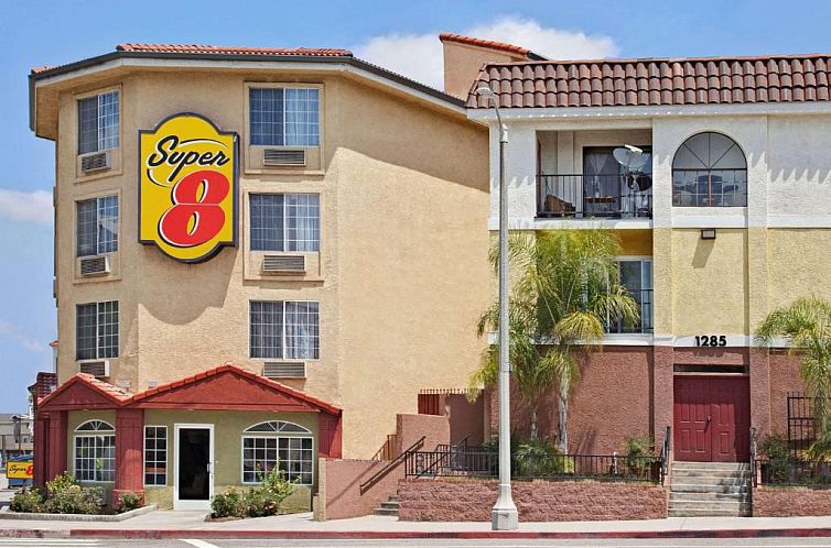 Super 8 by Wyndham Los Angeles Downtown