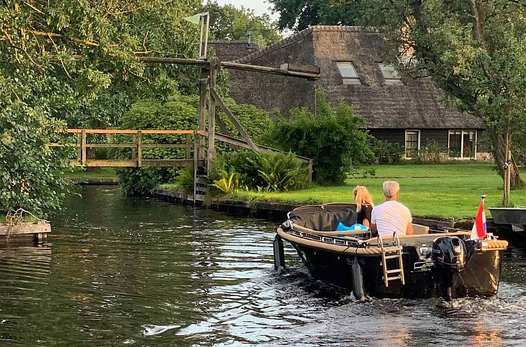 Prachtige 6 persoons vakantievilla met grote tuin aan de