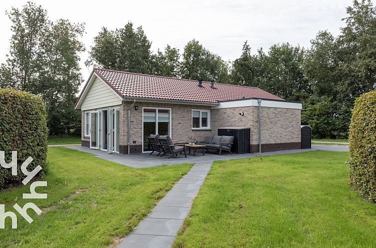 Modern 4 persoons vakantiehuis met riante tuin en terras aan