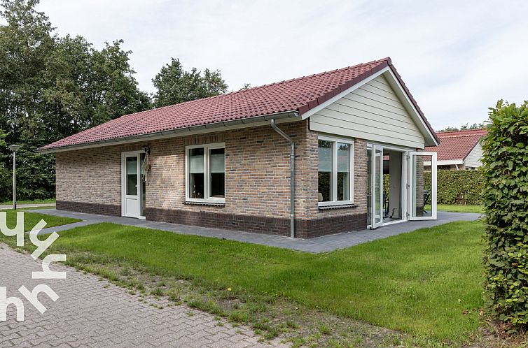 Modern 4 persoons vakantiehuis met riante tuin en terras aan