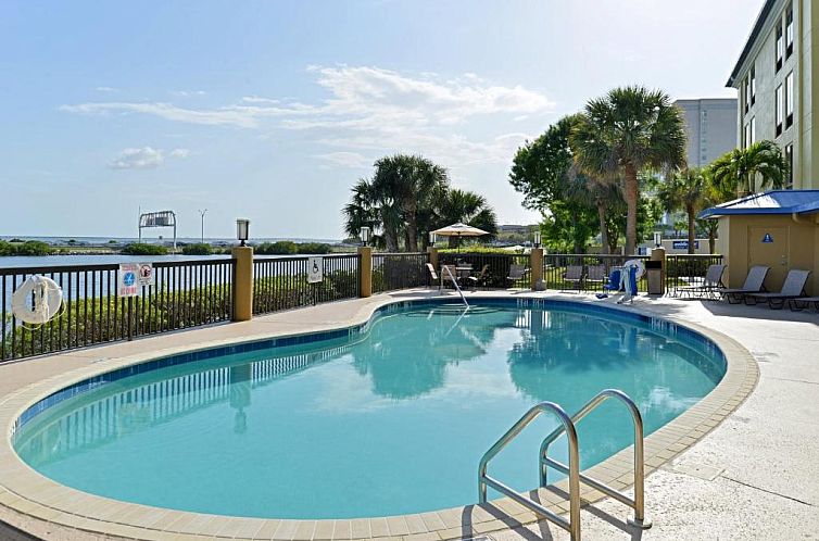 Holiday Inn Express Hotel & Suites Tampa-Rocky Point Island,